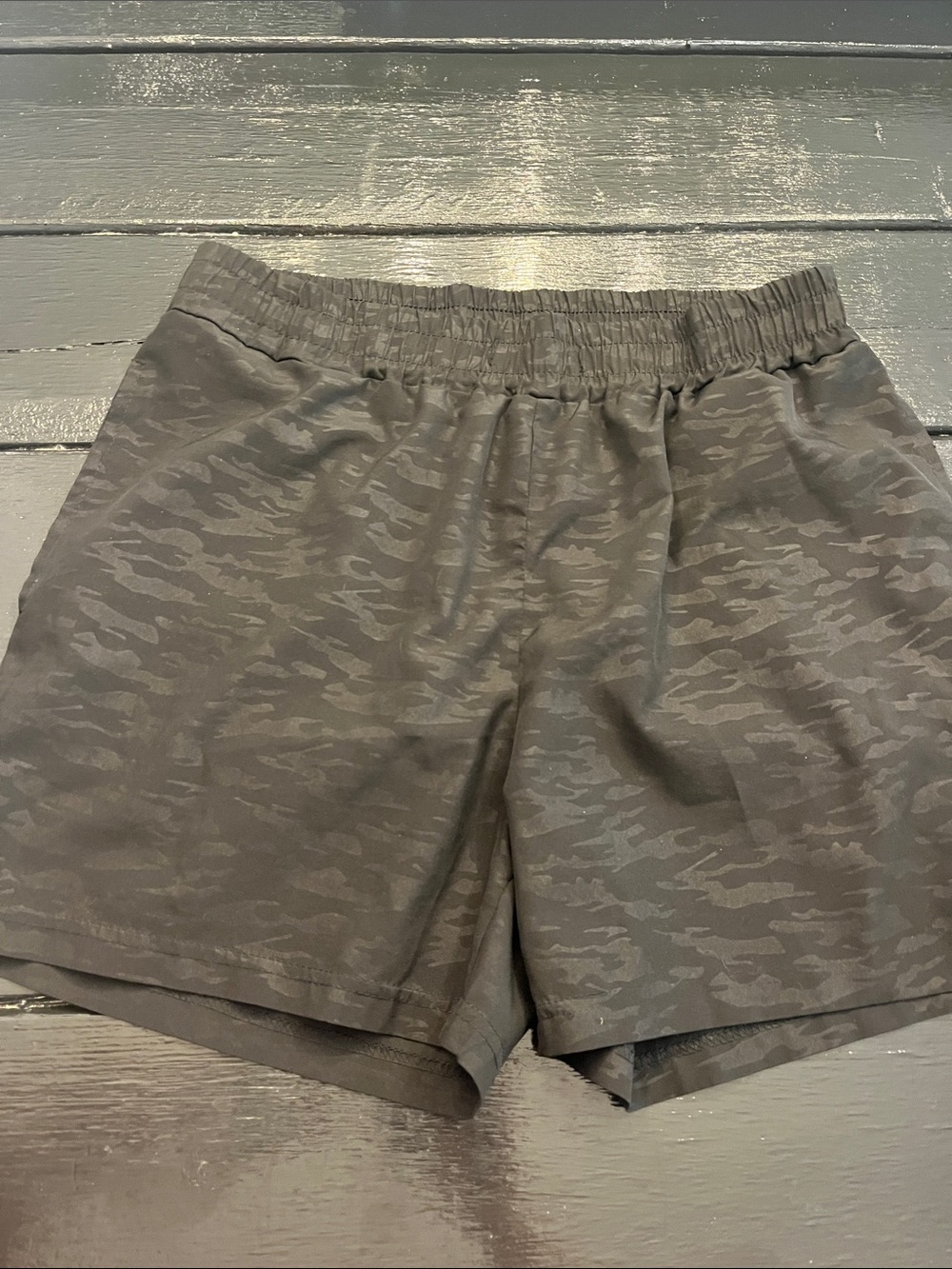 SHEIN Men's Gray Camo Athletic Shorts